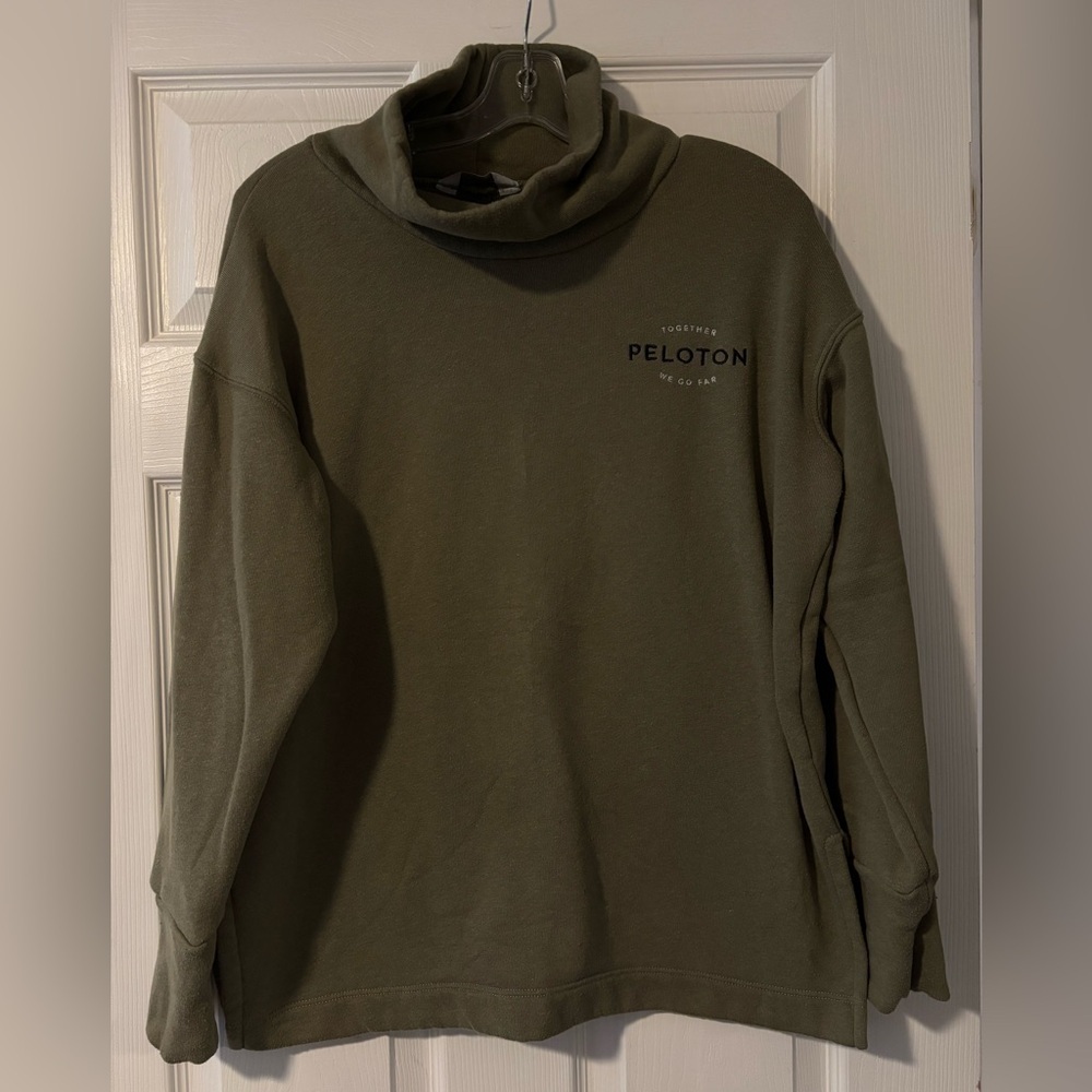 🔸 Peloton Sage Green Pullover